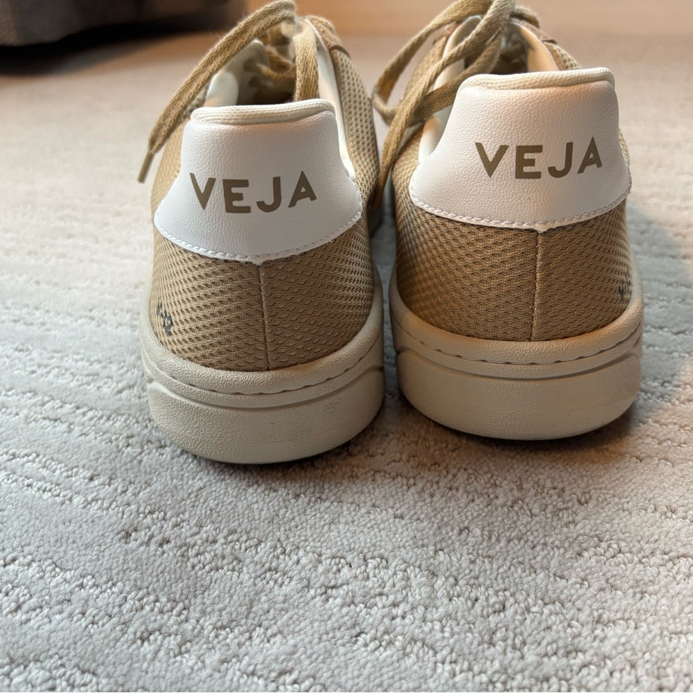 Veja Tan and White Men's Sneakers - Picture 7 of 16